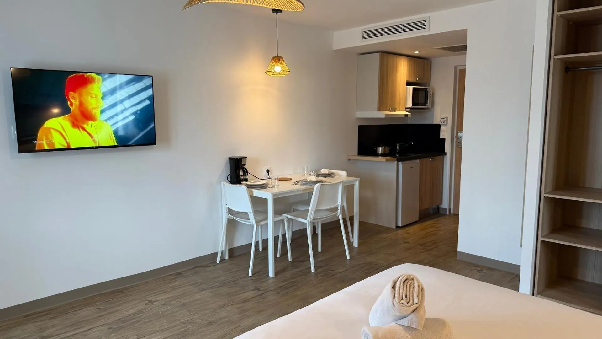 Appart Hotel Marseille Aeroport Vitrolles  0*, Vitrolles (Bouches-du-Rhone) France